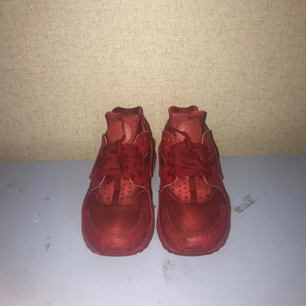 Huraches all red